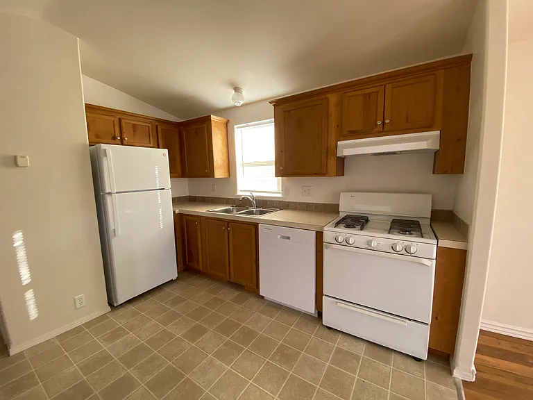 113 S Harold St #15 — Photo 3