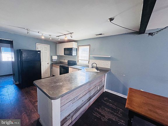 2nd image of 682 Chestnut Springs Ln