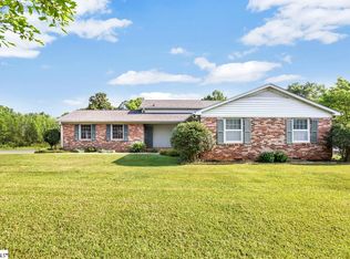 7 Peachtree Ln, Greer, SC 29651