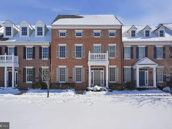 206 Paxon Aly #51, Newtown, PA 18940