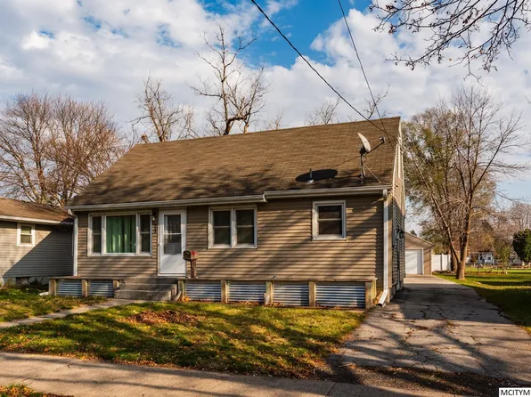 933 N Polk Ave, Mason City, IA 50401