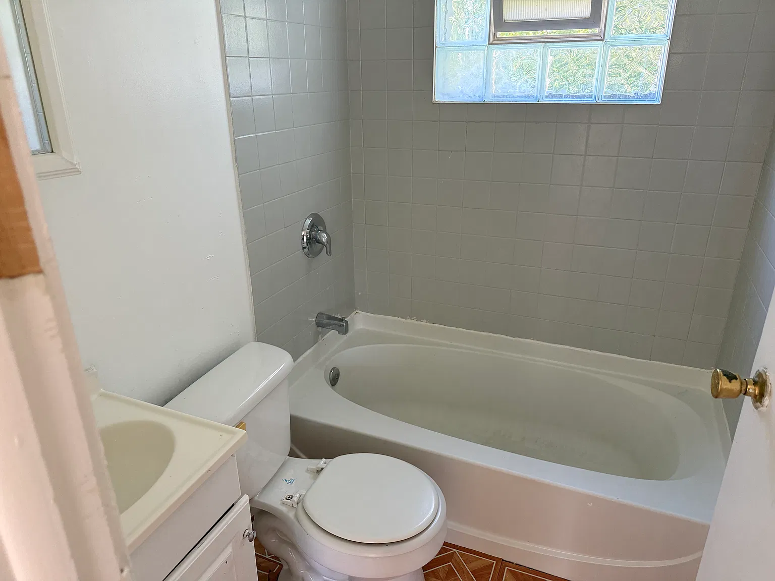 3 bed, 1080 sqft, $1,175 — Photo 4