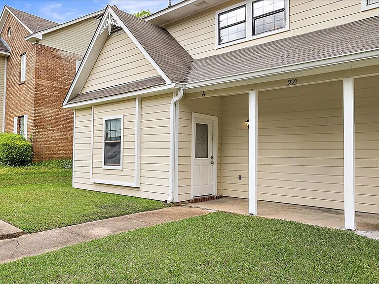 221 Brendalwood Blvd — Photo 3