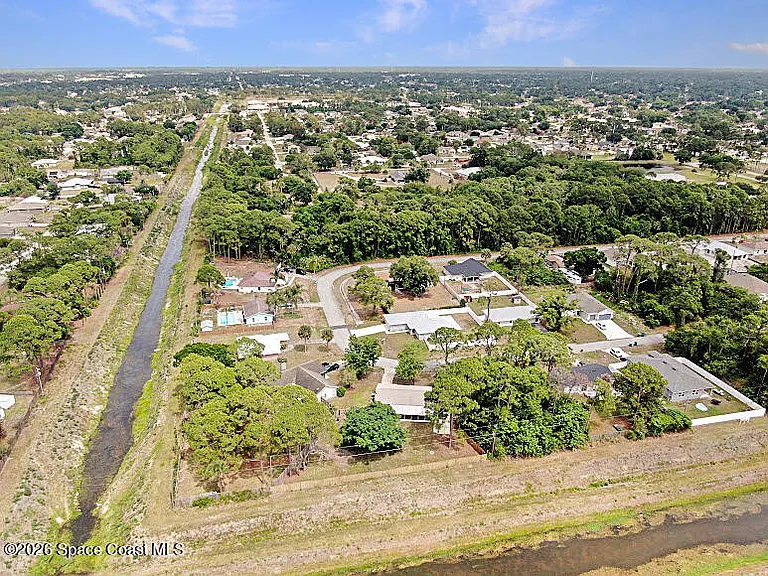 400 Calabria Ave SE — Photo 40