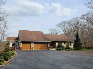 68 Ford Dr, East Dubuque, IL 61025