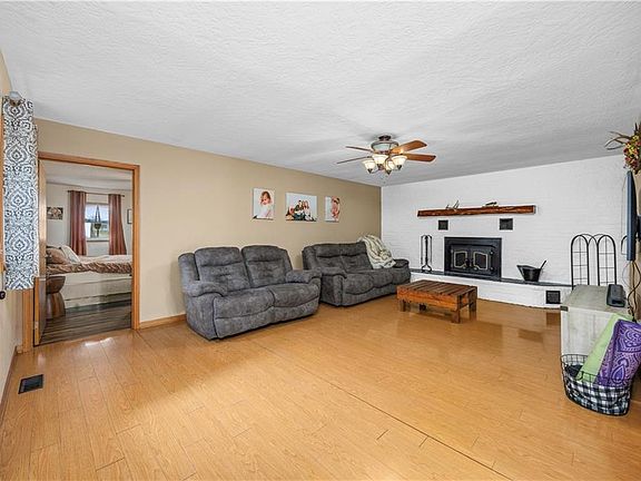 5th image of 302 Spruce St