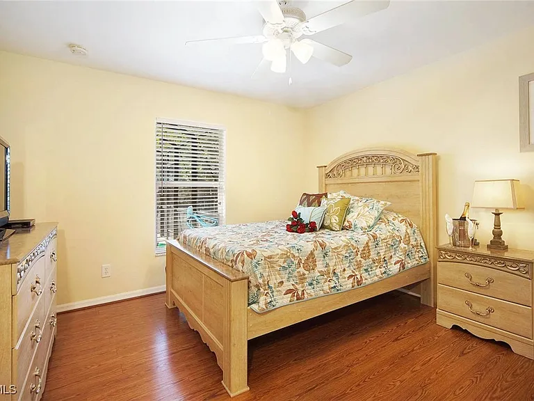 1916 NW 13th Pl — Photo 8