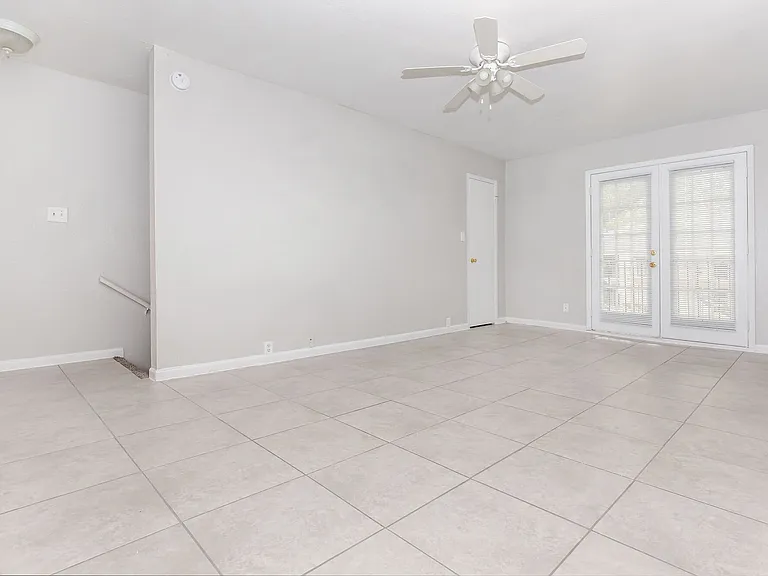 Ashley Square Apartments — Photo 19