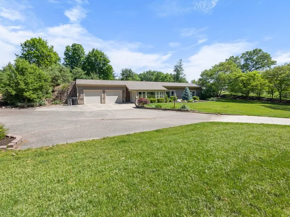 16481 Greystone Dr, Granger, IN 46530