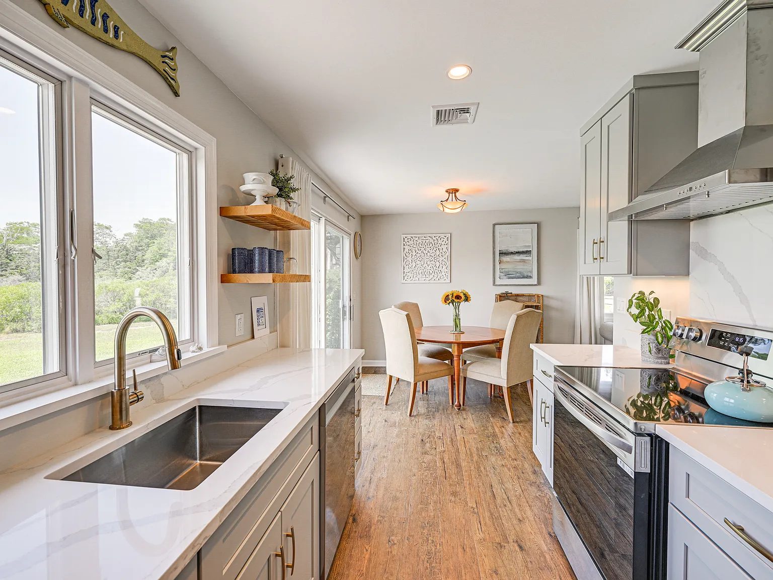 Waterfront With Hot Tub Available For Us Open, June, July, Aug — Photo 2