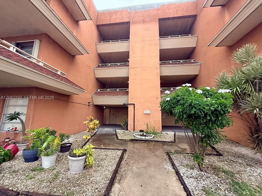Lakeview Gardens At Miami — Photo 2