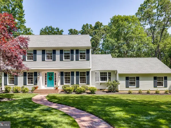 7 Wakefield Dr, Medford, NJ 08055