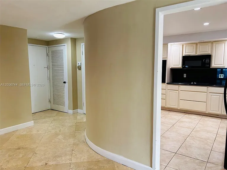 5825 Collins Ave #9C — Photo 41