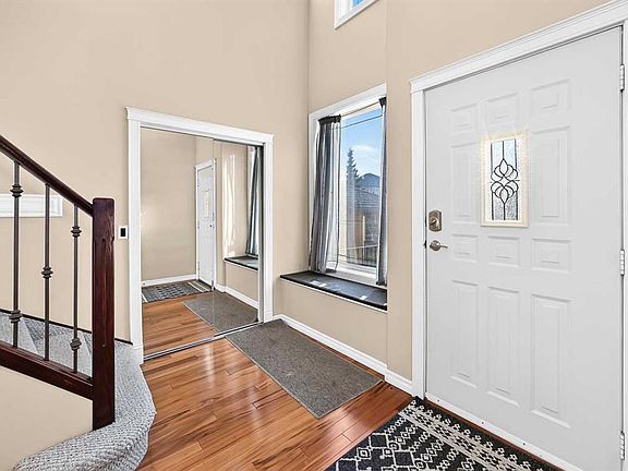 4th image of 222 SE Royal Crest Pl NW