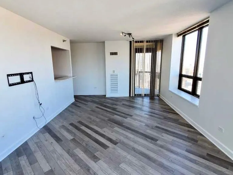 400 N La Salle Dr #3201 — Photo 9