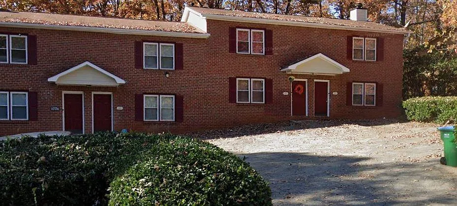 3046 Spruce Cir