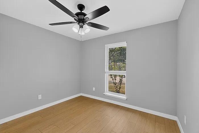 2200 Winona Dr — Photo 29