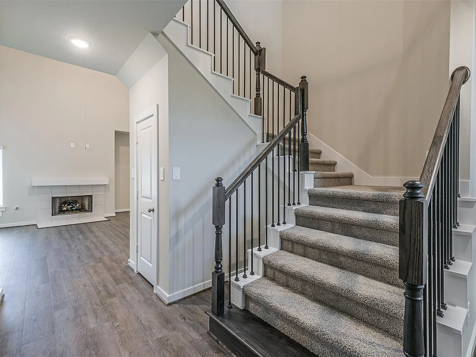 4 bed, 4.5 bath, 3055 sqft, $3,850 — Photo 2