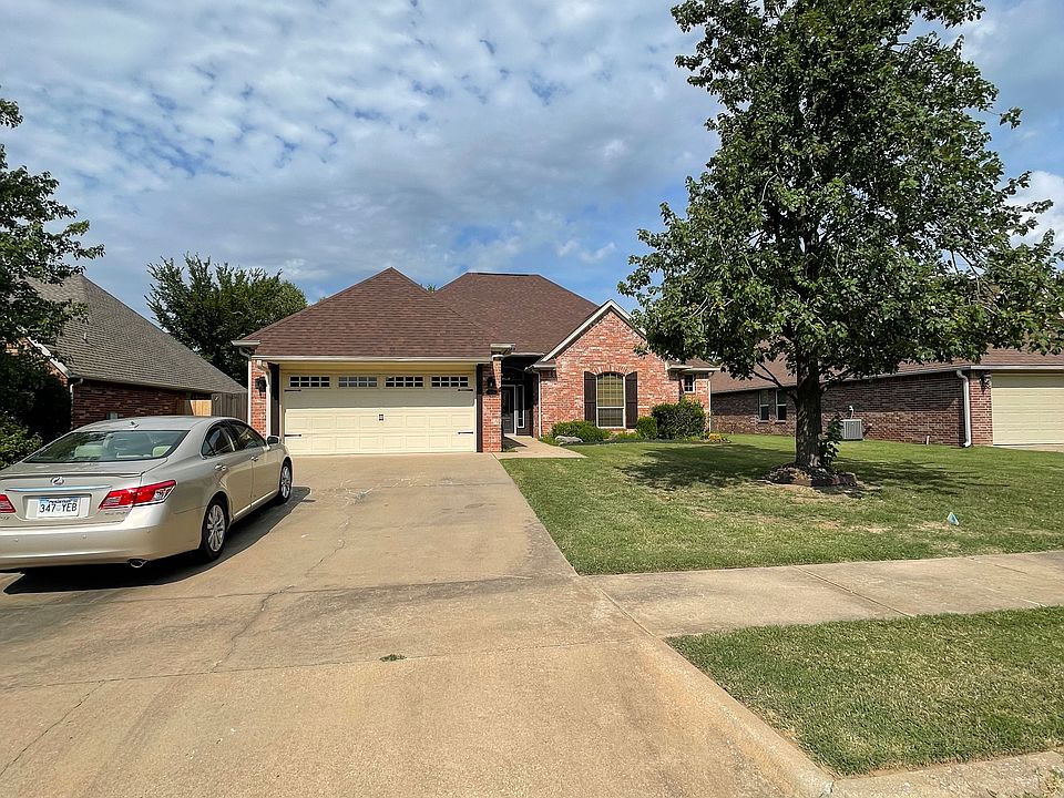 1st image of 3806 SW Staverton Dr