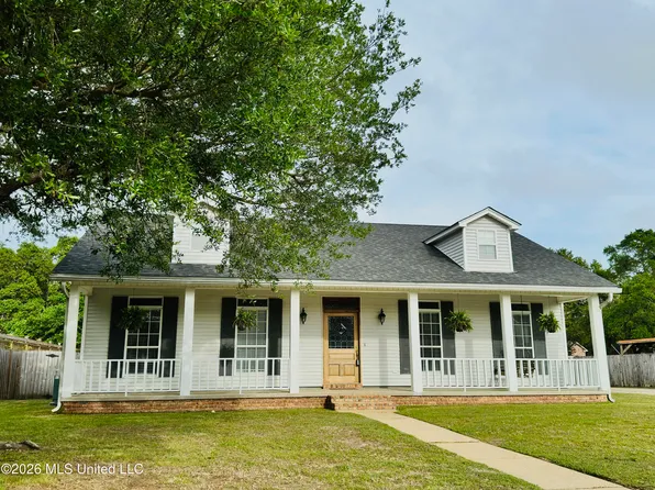 1302 Roswell St, Pascagoula, MS 39581