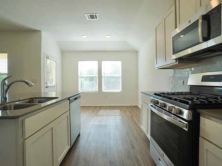 10709 Steinbeck Dr — Photo 12