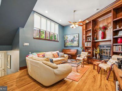 751 S 3rd St, Philadelphia, PA, 19147