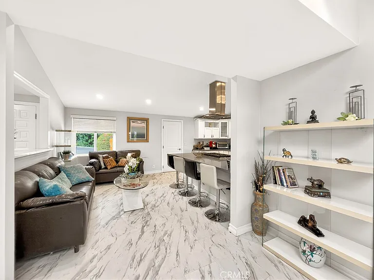 20520 Rhoda St — Photo 11