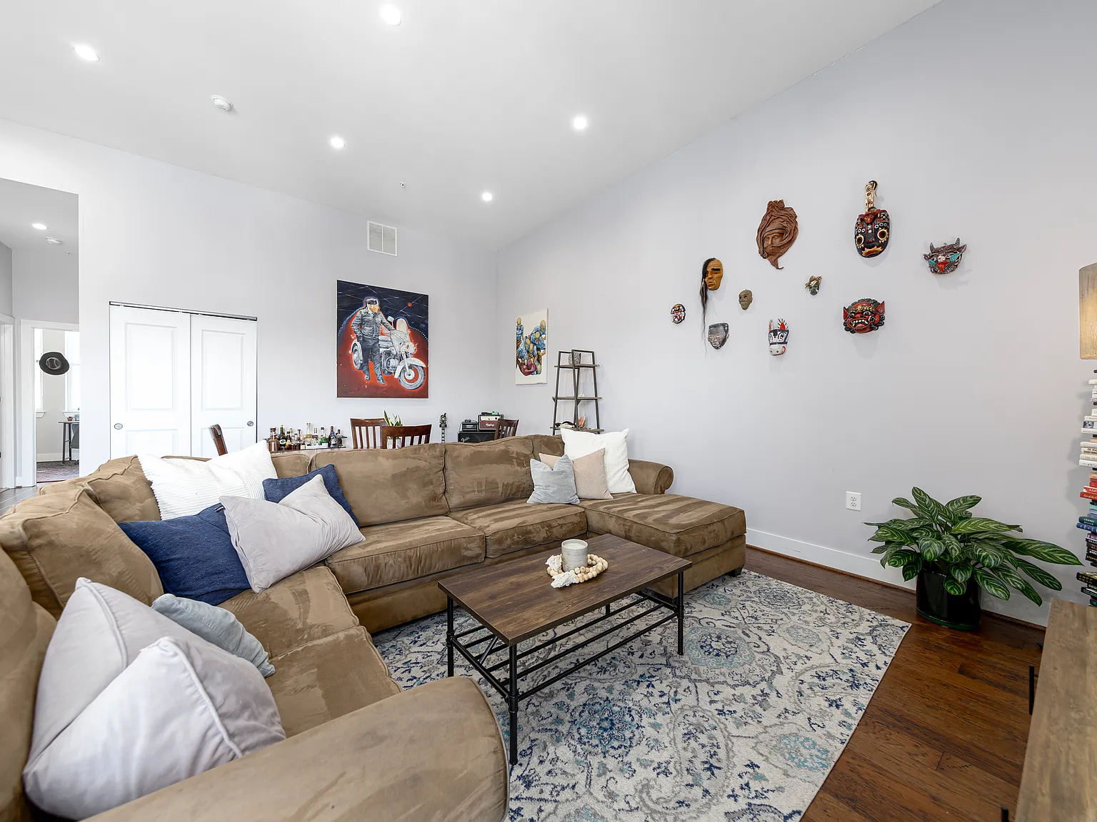 2 bed, 1080 sqft, $3,400 — Photo 4