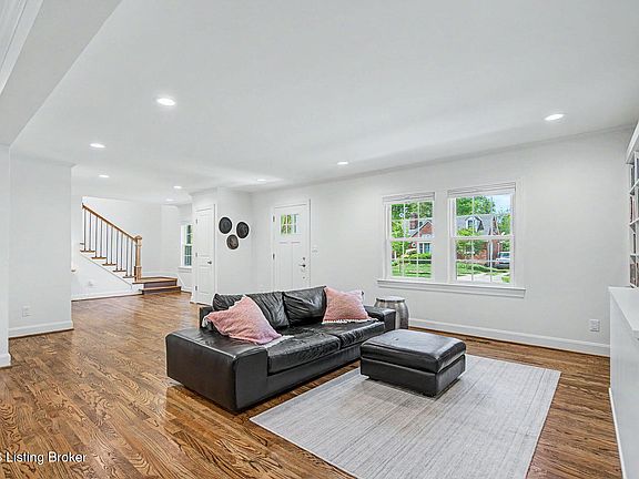 4th image of 4022 Hycliffe Ave