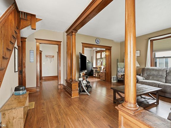 3rd image of 1115 Main St
