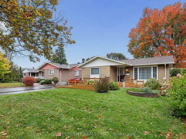 703 Trojan Ave, Ottawa, ON K1K 2P1