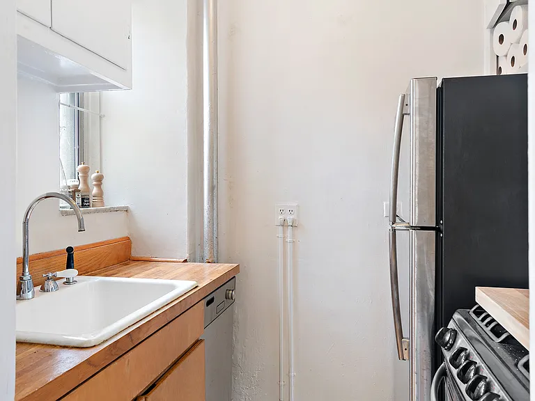 510 W 110th St #8D — Photo 4