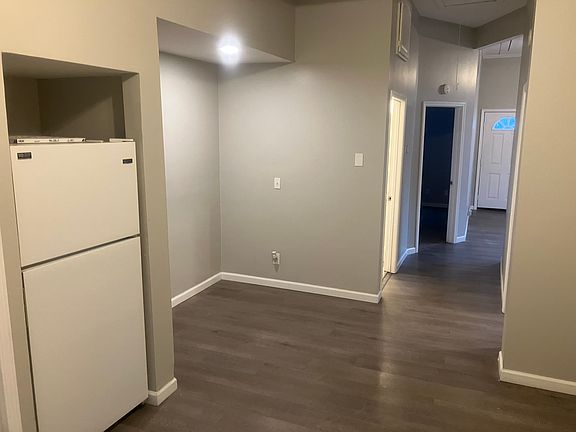 5th image of 415 E Schwarz St