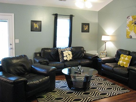 3rd image of 108 Sheila Dr