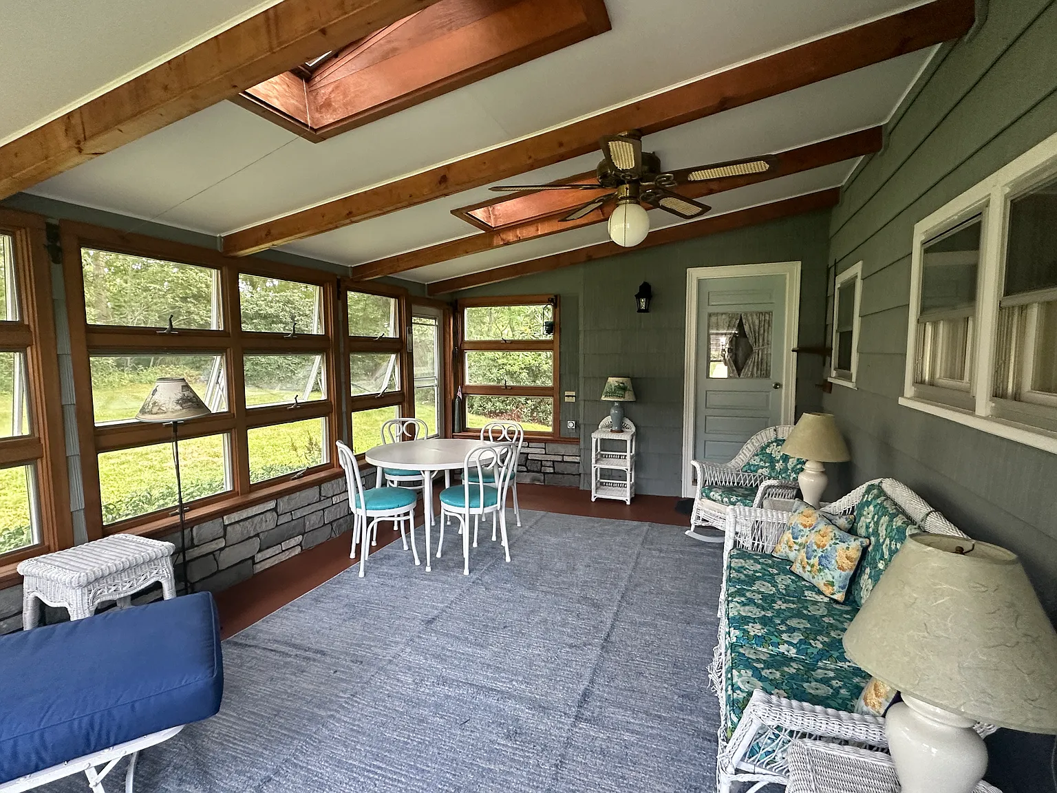 3 bed, 1700 sqft, $2,950 — Photo 2