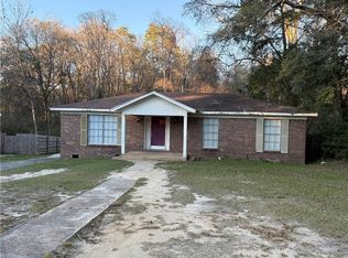 532 Woodlore Dr, Chickasaw, AL 36611