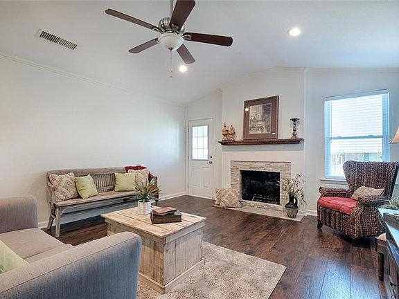 3rd image of 2100 Bel Air Dr