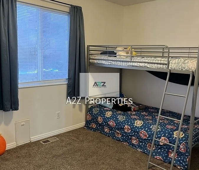 358 N Peach St — Photo 7