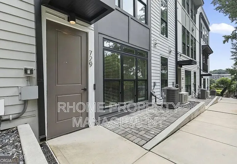 729 Eloise Way SE — Photo 2