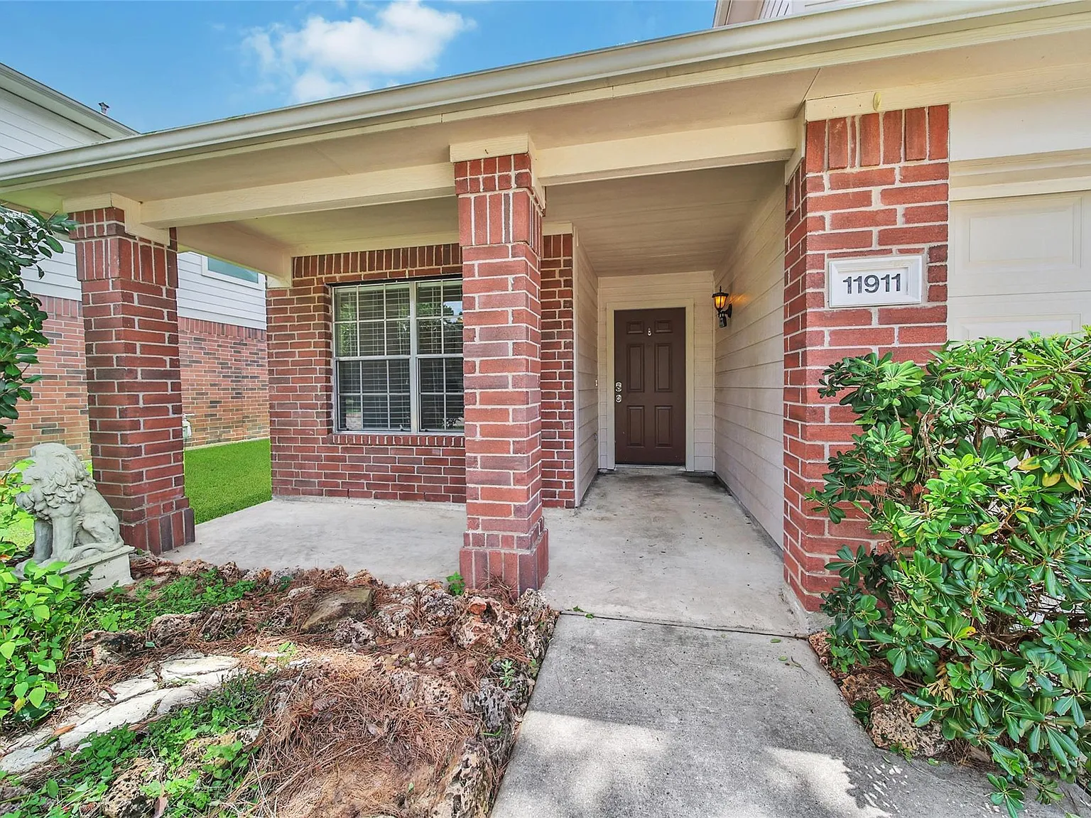 4 bed, 2.5 bath, 2046 sqft, $2,200 — Photo 3