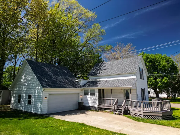 134 W Sheridan St, Fremont, MI 49412