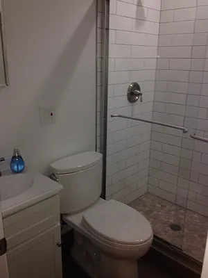 Rented by Halvatzis Realty | media 18