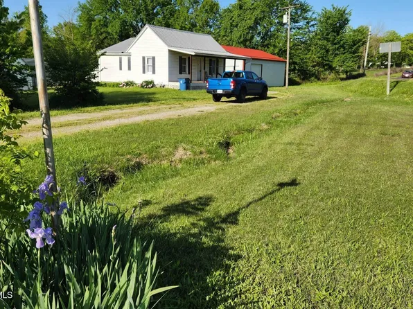 106 W Byrd St, Tipton, MO 65081