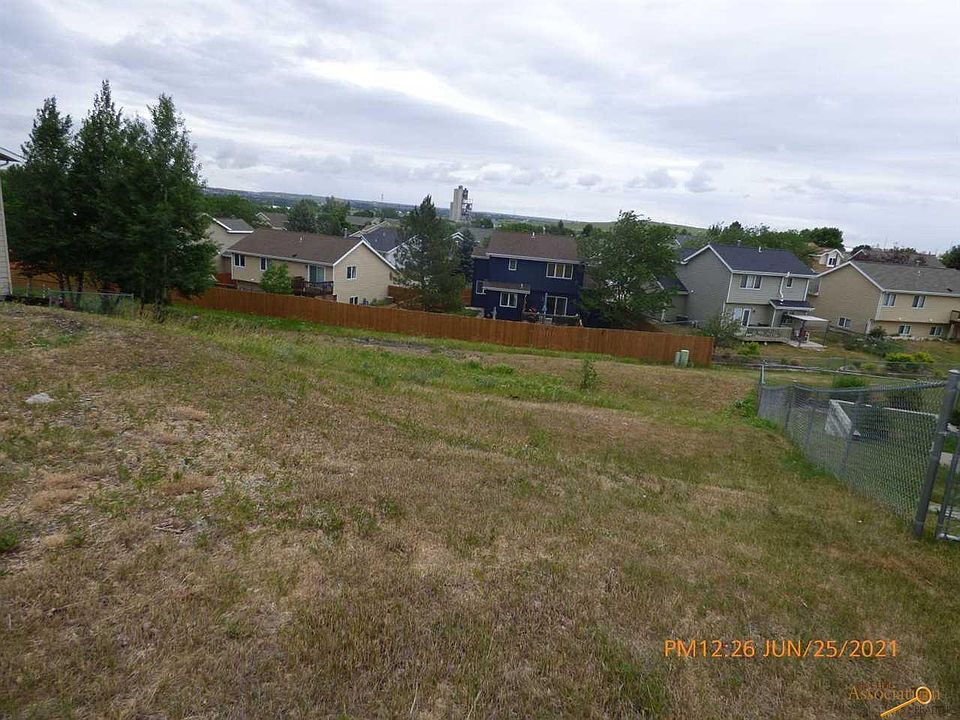 2nd image of 4048 Derby Ln