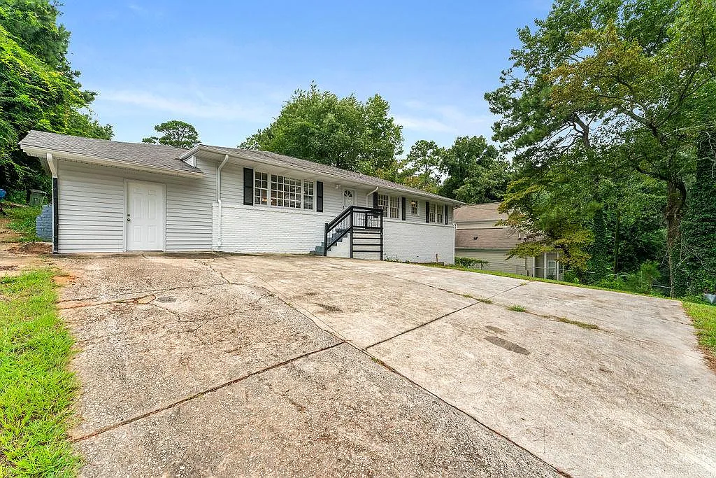 Building Photo - 1131 Custer Ave SE
