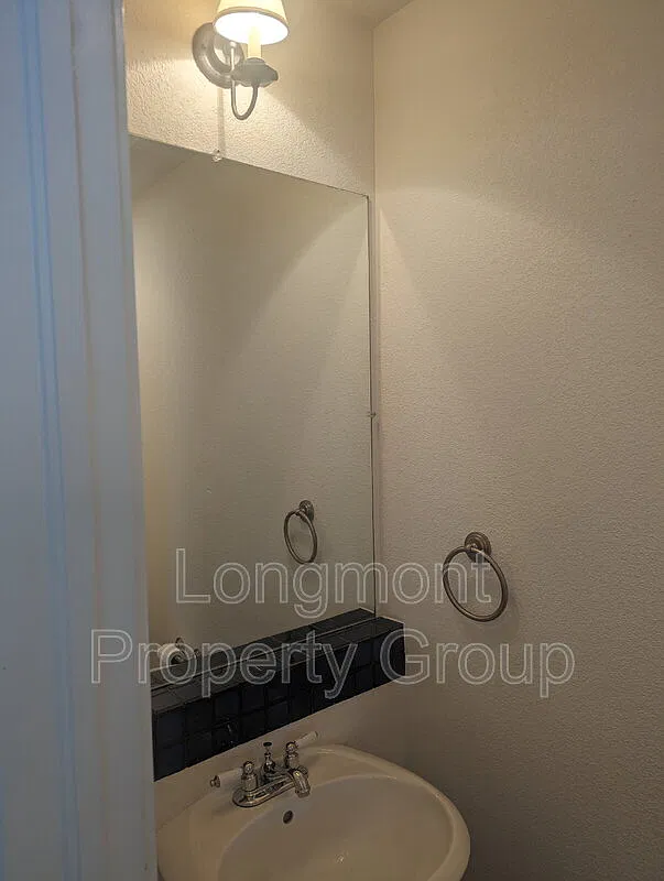 3 bed, 2.5 bath, 1400 sqft, $2,550 — Photo 3