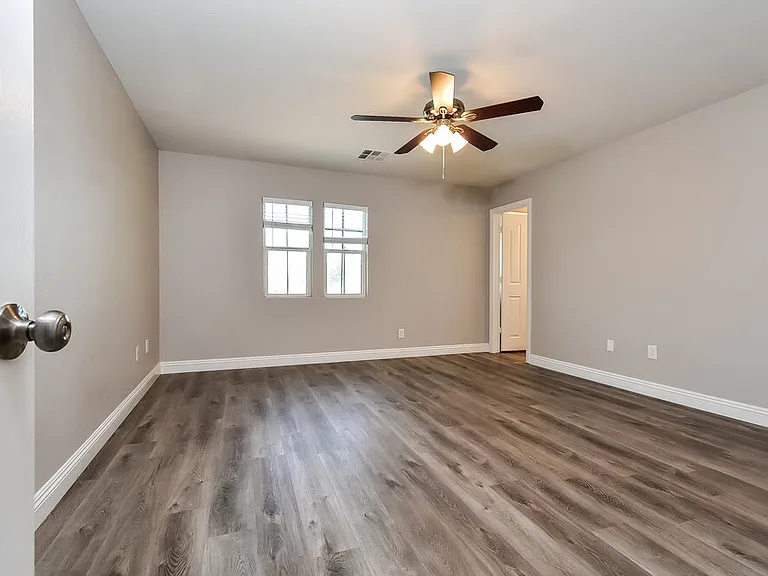 124 Icy River Ave — Photo 9