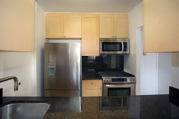 Rented by Manhattan Skyline | media 4