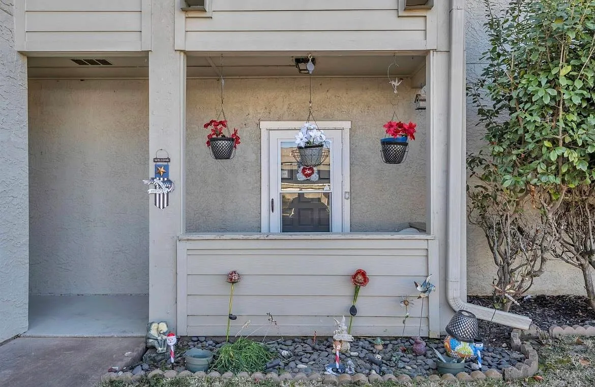 1 bed, 1.0 bath, 957 sqft, $1,500 — Photo 2