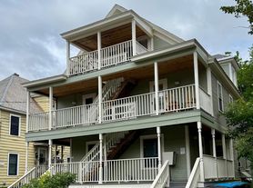 8 Isham St